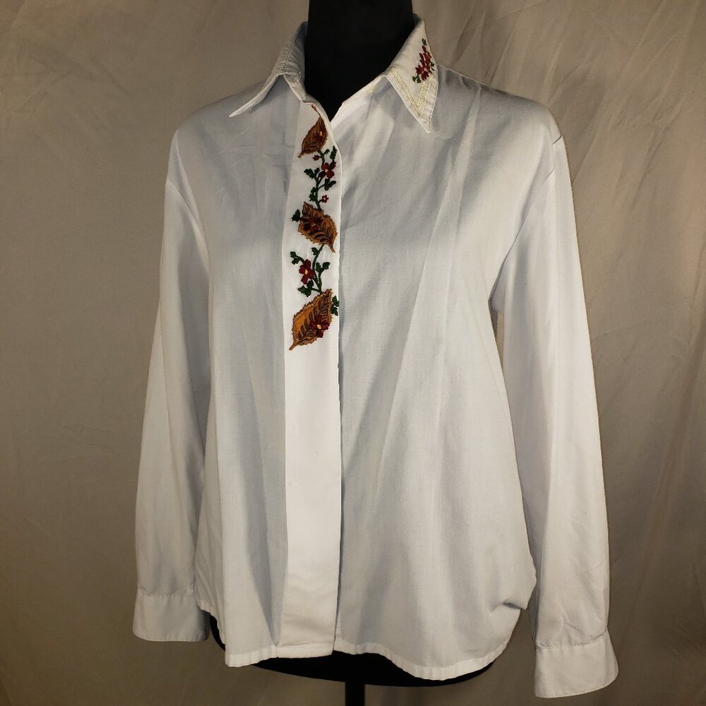Women's WHITT Petite Collection 90's White Embroidered Shirt, Size M